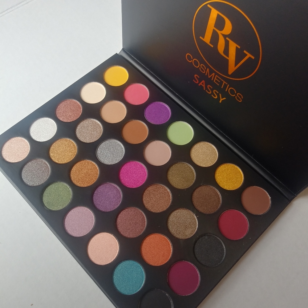 Eye shadow palette